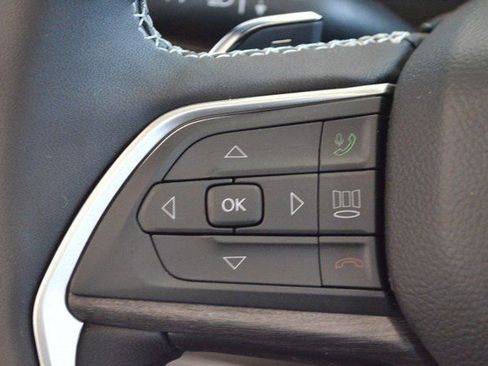 New 2025 Jeep Grand Cherokee Limited w/ Black Appearance Package image 17