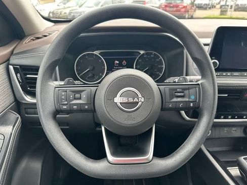 Used 2022 Nissan Rogue SV image 13