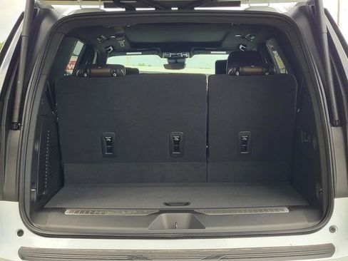 New 2026 GMC Yukon Denali Ultimate AWD/4WD image 9