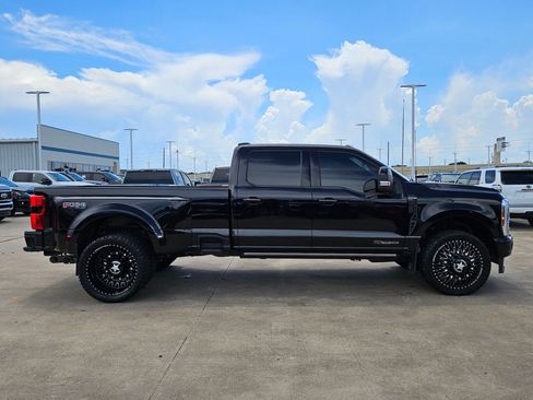 Used 2025 Ford F350 Platinum AWD/4WD image 2