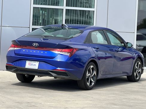 Used 2023 Hyundai Elantra SEL w/ Convenience Package FWD image 4