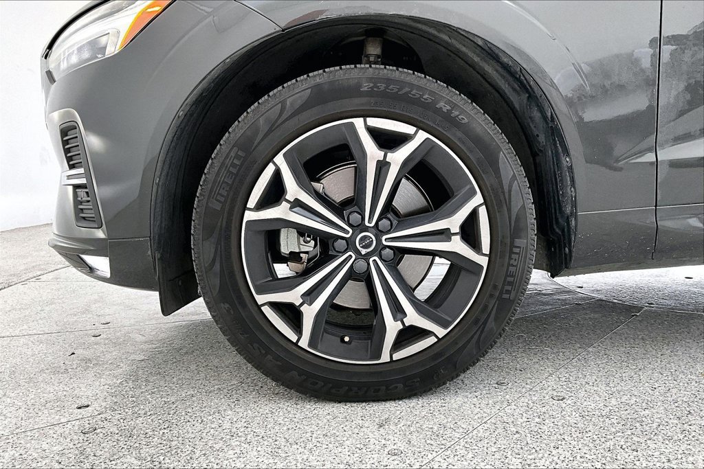 Used 2022 Volvo XC60 B5 Momentum AWD/4WD image 7