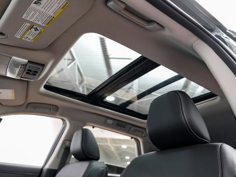 Used 2024 Nissan Pathfinder Platinum w/ Cargo Package FWD image 5