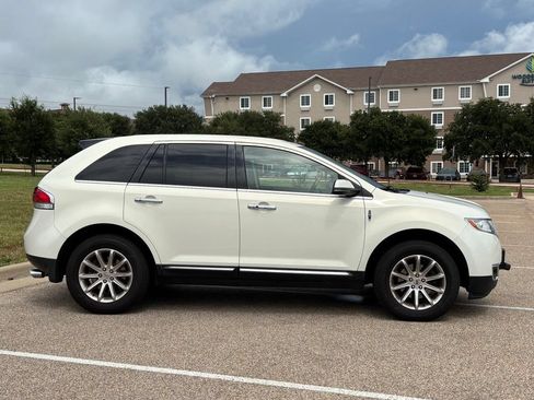 Used 2012 Lincoln MKX FWD image 5