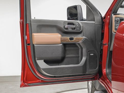 Used 2022 Chevrolet Silverado 2500 High Country w/ Safety Package II image 12