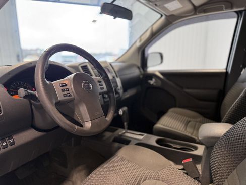 Used 2018 Nissan Frontier SV image 10