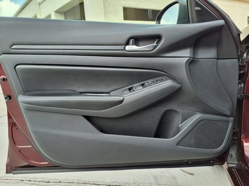 Used 2024 Nissan Altima 2.5 SV FWD image 17