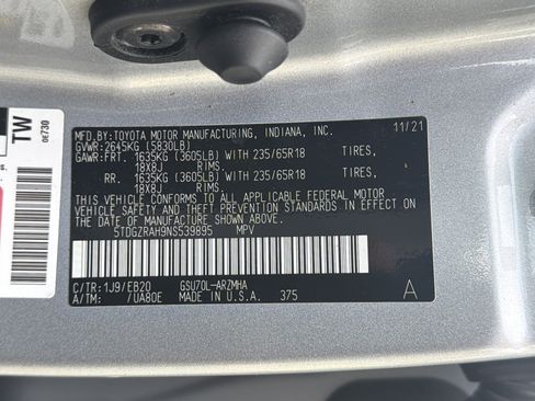 Used 2022 Toyota Highlander XLE FWD image 36