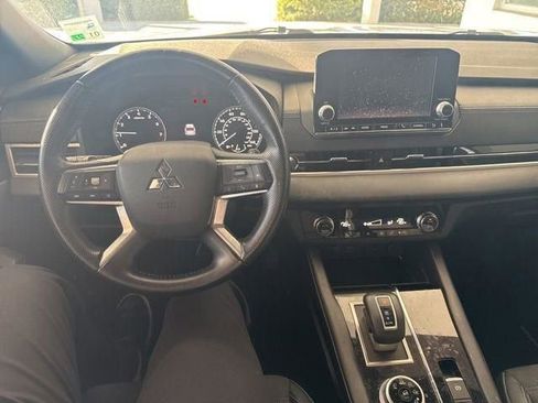 Used 2022 Mitsubishi Outlander SE image 27