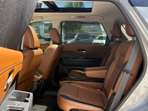 Used 2023 Nissan Pathfinder Platinum FWD image 32