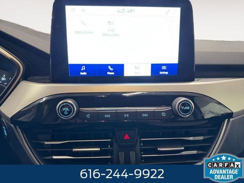 Used 2020 Ford Escape SE image 12