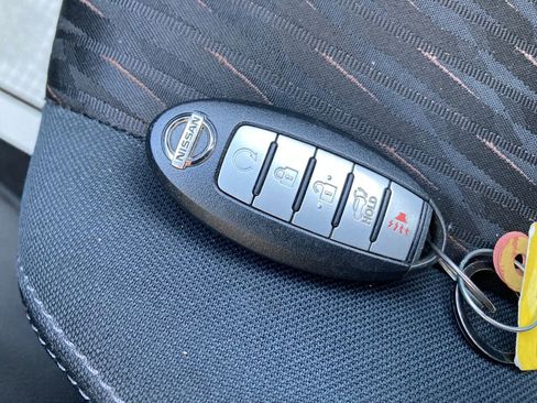 Used 2018 Nissan Rogue SV image 33