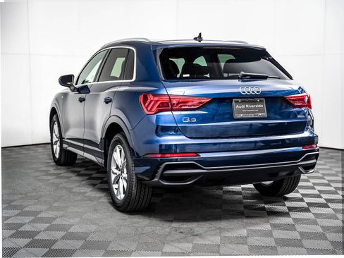 Used 2023 Audi Q3 2.0T Premium w/ Convenience Package AWD/4WD image 2