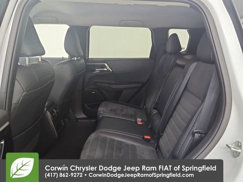 Used 2025 Mitsubishi Outlander SE FWD image 29