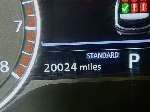 Used 2024 Nissan Pathfinder SL FWD image 37