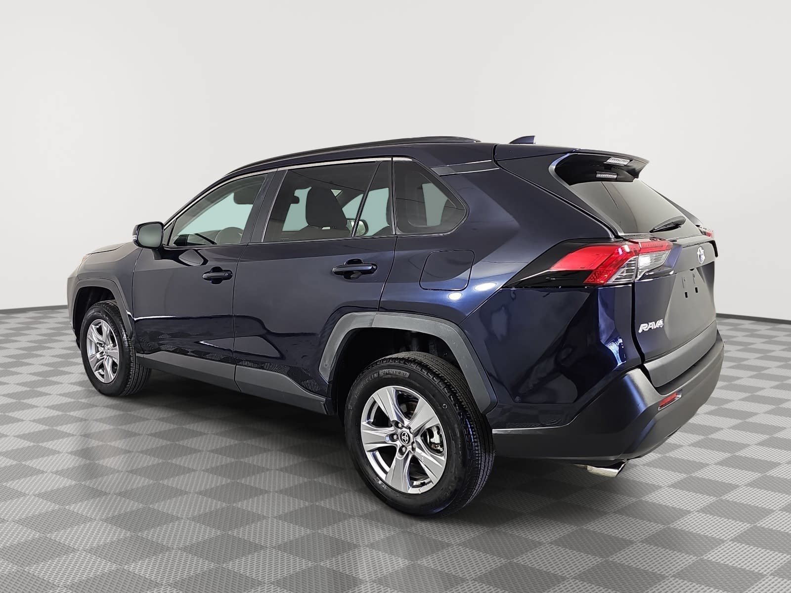 Used 2025 Toyota RAV4 XLE AWD/4WD image 5