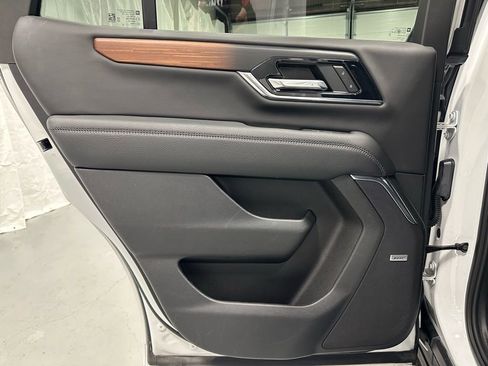 Used 2025 GMC Yukon Denali w/ Sun & Power Step Package image 37