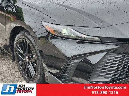Used 2025 Toyota Camry SE FWD image 9