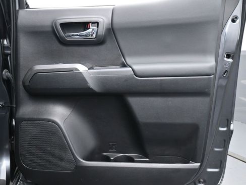 Used 2022 Toyota Tacoma TRD Sport image 22