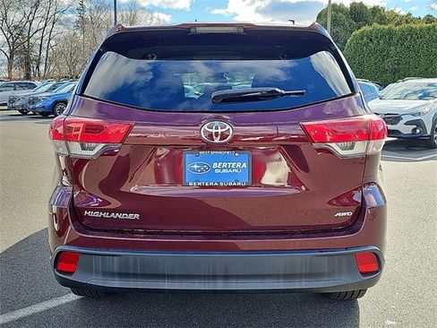 Used 2019 Toyota Highlander AWD V6 image 5