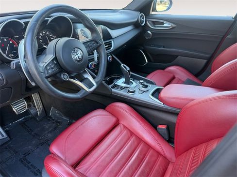 Used 2022 Alfa Romeo Giulia Veloce image 15