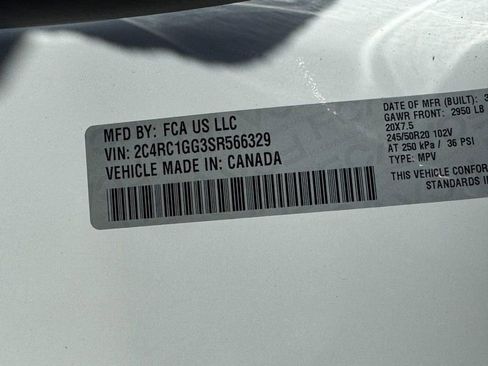 Used 2025 Chrysler Pacifica Limited image 25