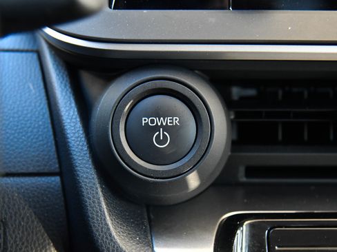 Used 2025 Toyota Prius LE image 27