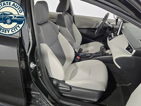 Used 2021 Toyota Corolla LE w/ LE Convenience Package FWD image 32