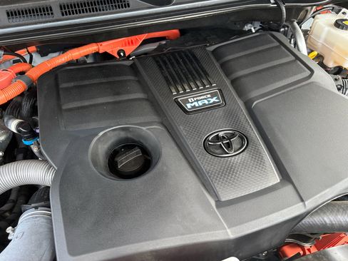 Used 2024 Toyota Sequoia Platinum AWD/4WD image 35