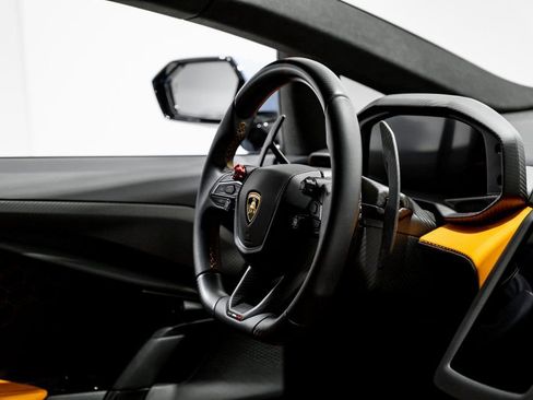 Used 2024 Lamborghini Revuelto AWD/4WD image 16