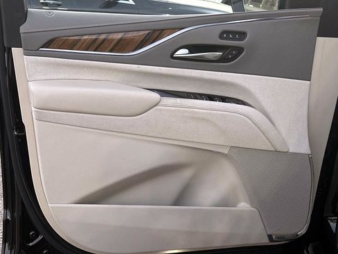 Used 2024 Cadillac Escalade Premium Luxury Platinum image 17