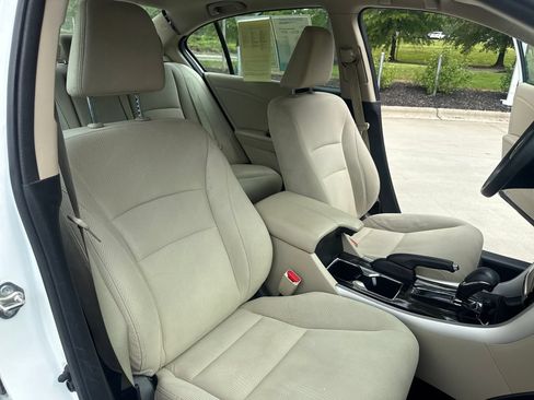 Used 2016 Honda Accord EX image 34