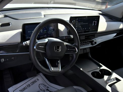 Used 2024 Honda Prologue EX image 16
