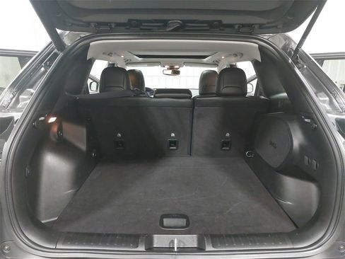 Used 2021 Jeep Cherokee Limited image 12