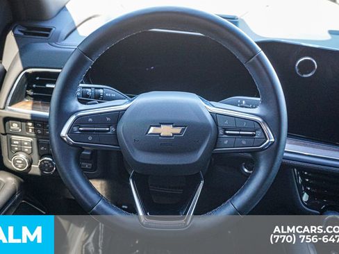 Used 2025 Chevrolet Suburban High Country AWD/4WD image 32