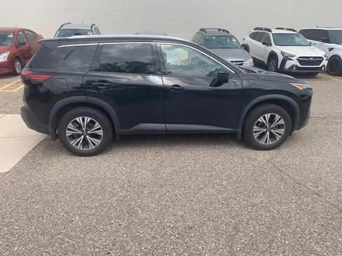 Used 2021 Nissan Rogue SV w/ Premium Package AWD/4WD image 4