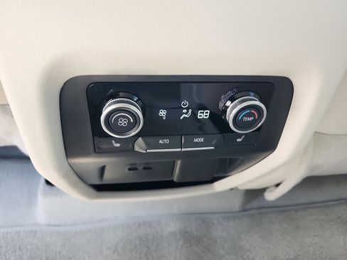 Used 2025 Buick Enclave Avenir w/ Super Cruise Package FWD image 13