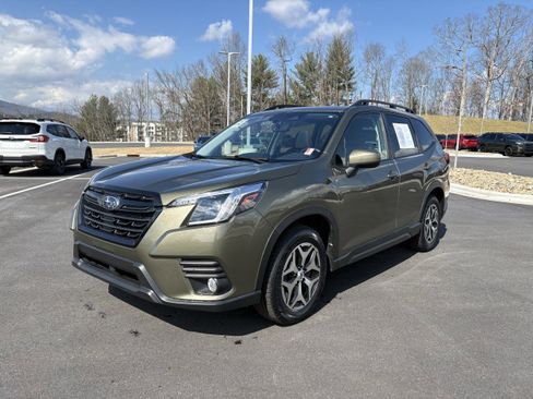 Certified 2023 Subaru Forester Premium w/ Popular Package #2 image 3