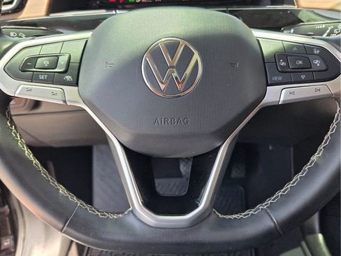 Used 2024 Volkswagen Atlas SE w/ Panoramic Sunroof Package FWD image 30