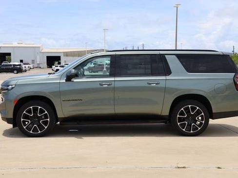 Used 2023 Chevrolet Suburban RST w/ Luxury Package AWD/4WD image 4