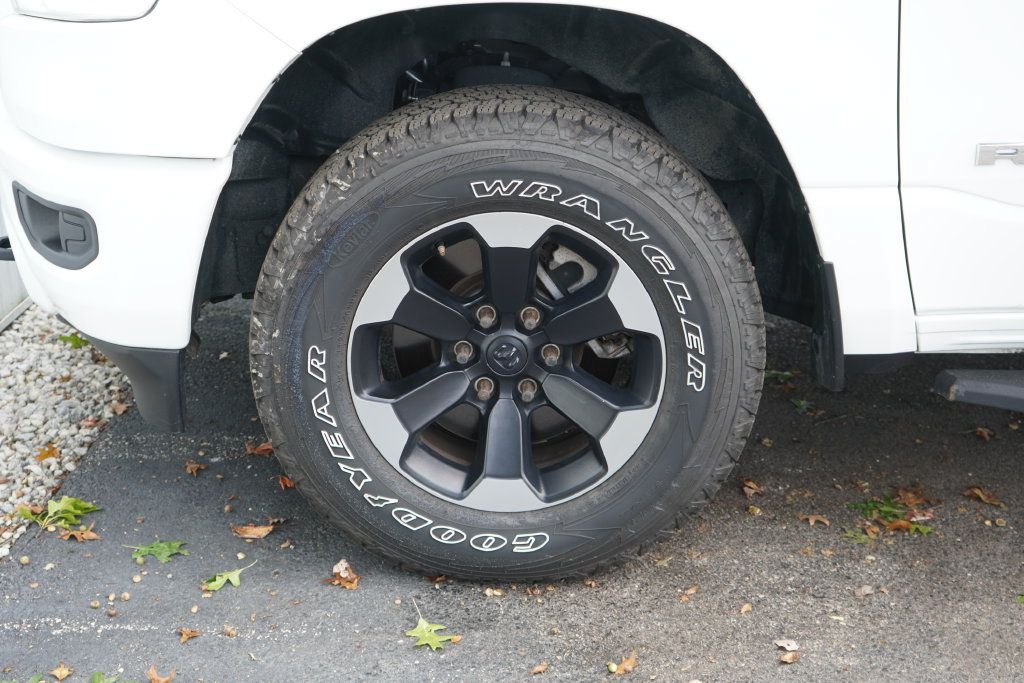 Used 2022 RAM 1500 Big Horn AWD/4WD image 6