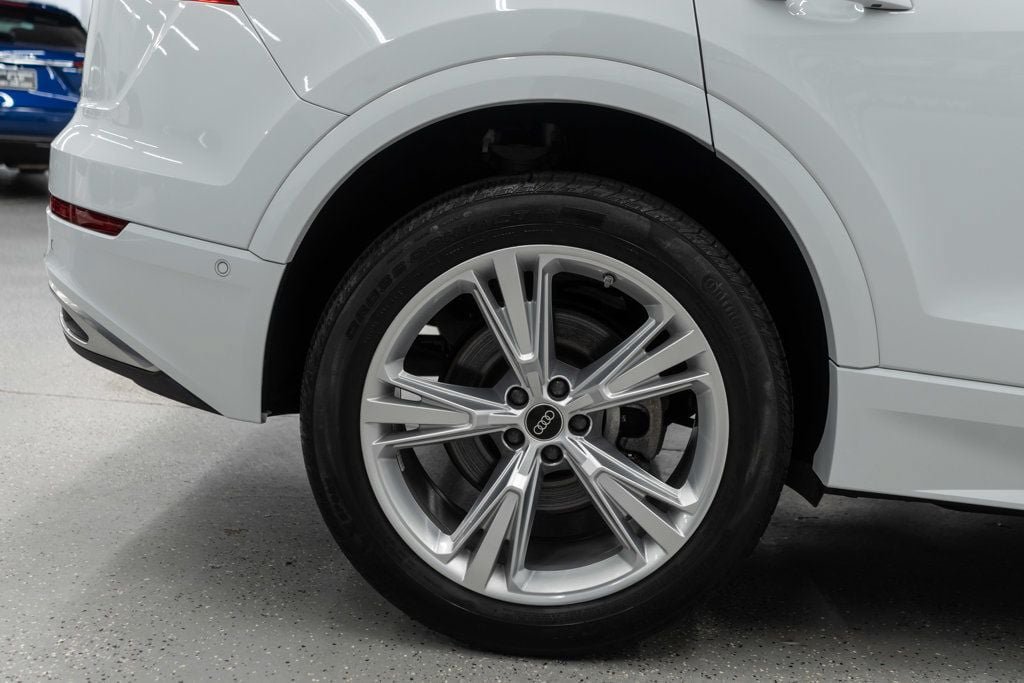 Used 2023 Audi Q8 Premium w/ Convenience Package AWD/4WD image 38