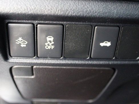 Used 2017 Toyota Avalon XLE image 26