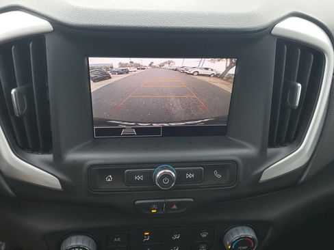 Used 2024 GMC Terrain SLE image 25