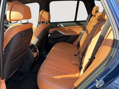 Used 2019 BMW X5 xDrive50i w/ M Sport Package image 17