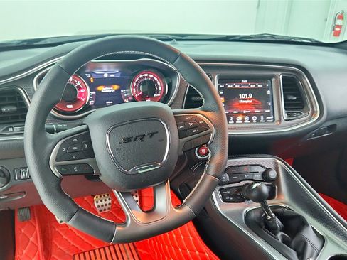 Used 2015 Dodge Challenger SRT Hellcat image 14