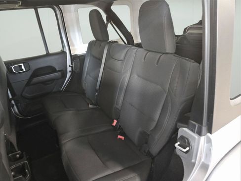 Used 2020 Jeep Wrangler Unlimited Sahara w/ Dual Top Group AWD/4WD image 25