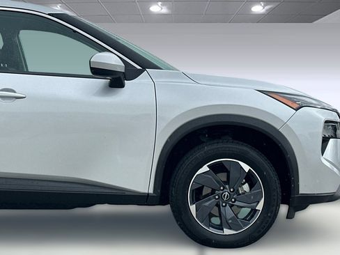 Used 2025 Nissan Rogue SV image 33