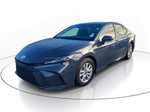 Used 2026 Toyota Camry LE FWD image 3