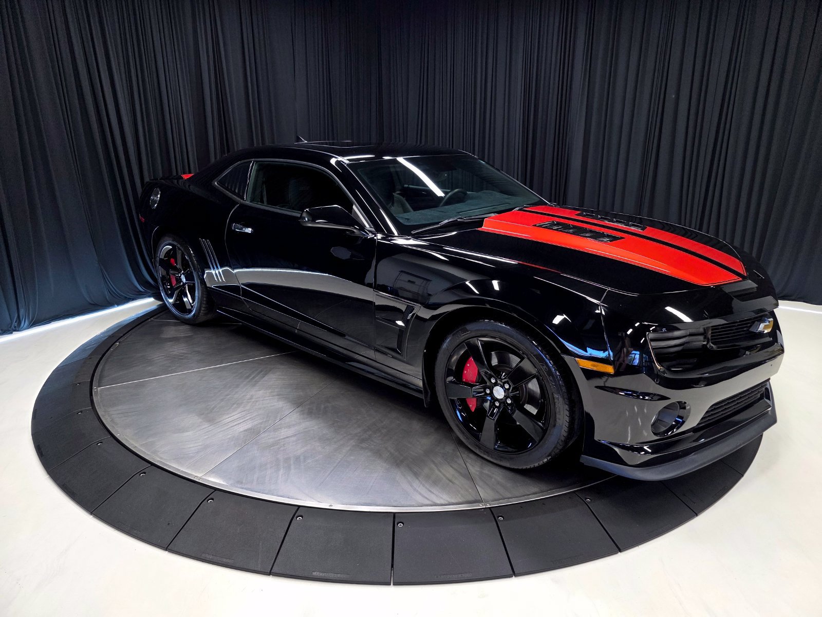 Used 2010 Chevrolet Camaro SS w/ Orange Stripe Package RWD image 14